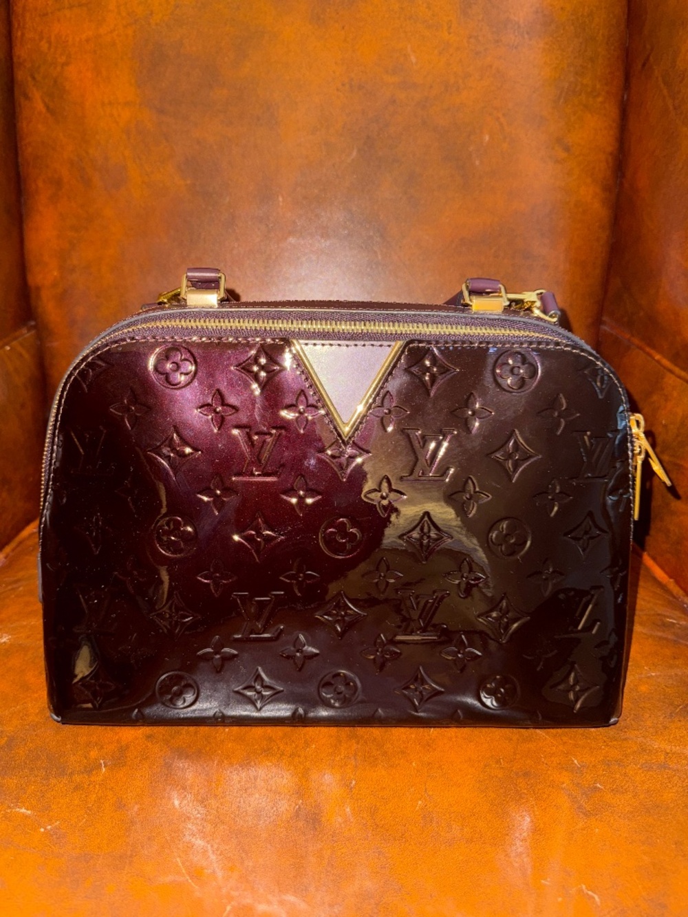 Louis Vuitton Monogram Vernis Melrose Bag in Amarante - Picture 2 of 16